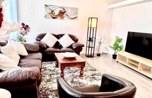 Southwest Calgary House | Spacious main floor suite in Detached Bungalow with Parking & Kitchen