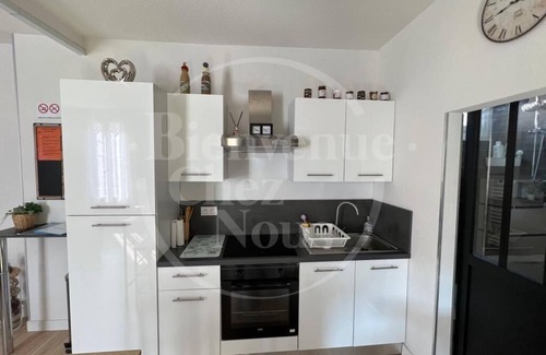 Sablon - Trudaine Apartment | Spacious Marx Dormoy with free parking. (C)