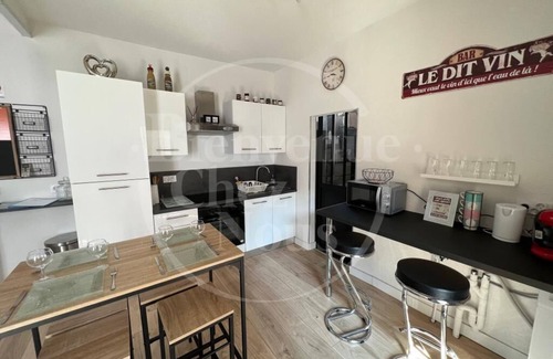 Sablon - Trudaine Apartment | Spacious Marx Dormoy with free parking. (C)
