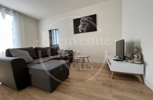 Sablon - Trudaine Apartment | Spacious Marx Dormoy with free parking. (C)