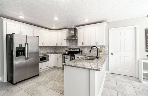 Evans House | Spacious Master's Rental w/Pool in the Heart of Evans