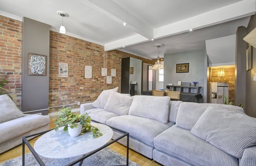 Old Town House | Spacious mid century 2 bedroom in downtown.