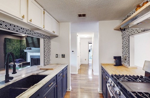 Marietta Condo | Spacious mid-century 2BR/2BA loft, minutes from Atlanta Braves Stadium/Battery