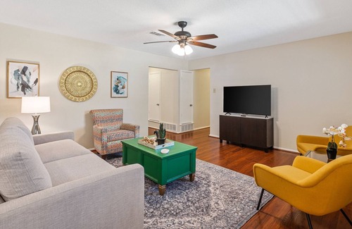 Bedford House | Spacious Mid Cities - 4BR Home - 10 Min to DFW
