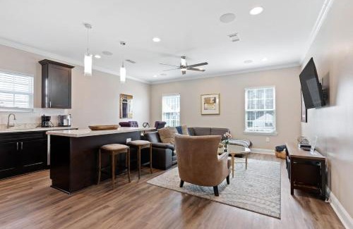 Tulane - Gravier House | Spacious Mid-city Home W Pool & Balcony