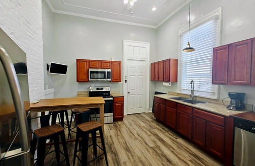 Tulane - Gravier House | Spacious Mid-City Victorian 1 – Near Streetcar & FQ!