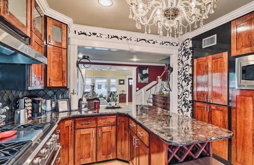 Midtown House | Spacious Midtown Home w/Dinning Room