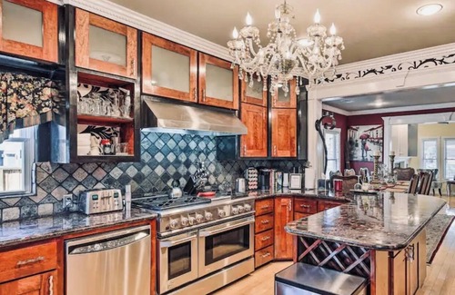 Midtown House | Spacious Midtown Home w/Dinning Room