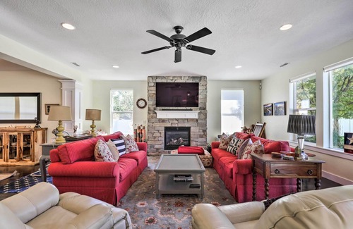 Midway House | Spacious Midway Home w/ Balcony + Mtn Views!