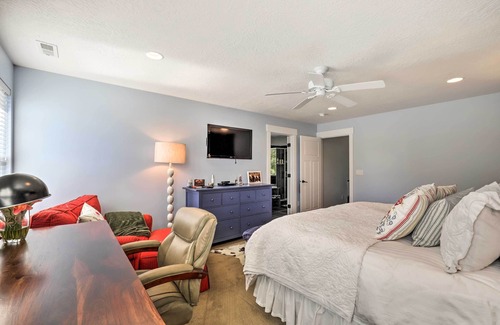 Midway House | Spacious Midway Home w/ Balcony + Mtn Views!