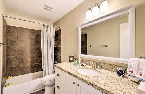 Midway House | Spacious Midway Home w/ Balcony + Mtn Views!