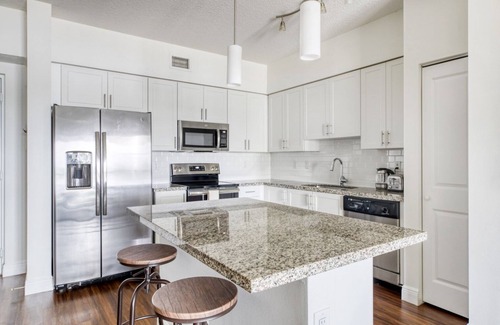 Miramar Apartment | Spacious Miramar 2BR w/Gym, Pool & W/D, nr WF, by Blueground
