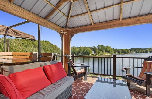 Papineau Regional County Municipality House | Spacious modern waterfront cottage with private beachfront