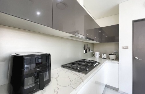 Fairfield West House | Spacious, Modern 2 En-suite Duplex w/Garage