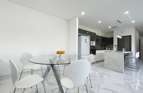 Fairfield West House | Spacious, Modern 2 En-suite Duplex w/Garage