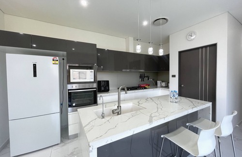 Fairfield West House | Spacious, Modern 2 En-suite Duplex w/Garage