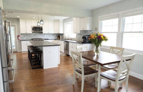 West Freehold House | Spacious Modern Home in West Freehold