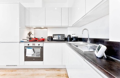 Barnt Green Apartment | Spacious & Modern 2 Bed Apartment in Solihull