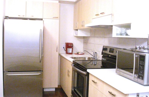 Saint-Leonard Apartment | Spacious, Modern 2 Bedroom, 20mins to Downtown