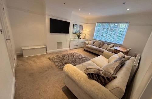 Thorpe Satchville Apartment | Spacious, modern 2 bedroom flat Stoneygate