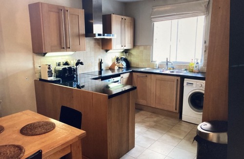 Colville Apartment | SPACIOUS MODERN 2 BEDROOM FLAT NOTTING HILL LONDON ,SLEEP 5, SUPERKING/KING BEDS