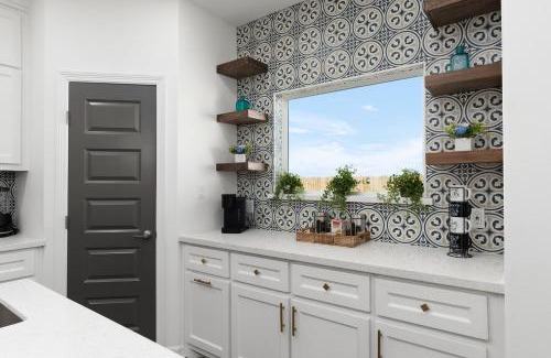 Edinburg House | Spacious Modern 3 Bd 2Ba House with Garage and Parking