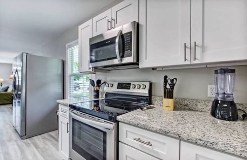 Jacksonville House | Spacious & Modern 3 Bedrm Home Across from NAS Jax