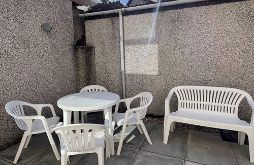 Bangor House | Spacious & Modern 4 Bedroom Holiday Home Gwynedd