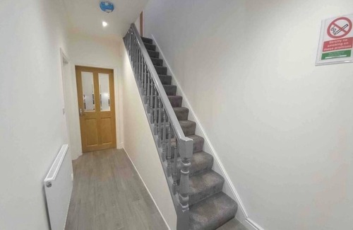 Bangor House | Spacious & Modern 4 Bedroom Holiday Home Gwynedd