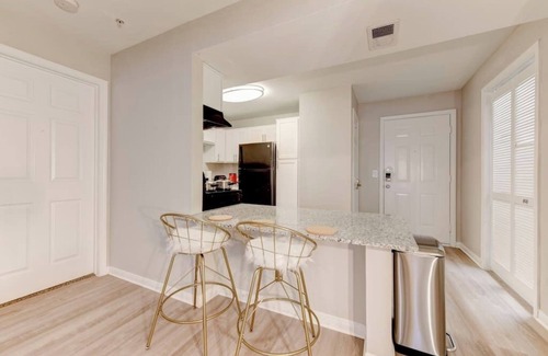 Pleasant Valley Apartment | Spacious/Modern 4Bd/4Ba