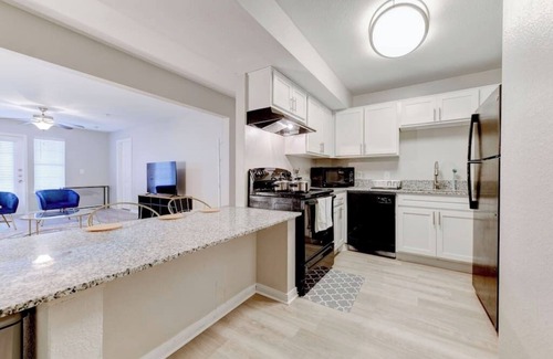 Pleasant Valley Apartment | Spacious/Modern 4Bd/4Ba