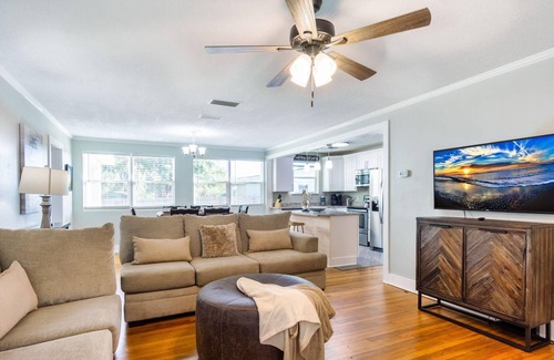 Jacksonville House | ~Spacious, Modern 5 Bdrm Home nr NAS Jax & Dwntn~