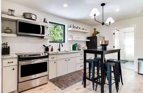 New Iberia Cabin | Spacious & Modern A-Frame w/Hot Tub & Fire Pit near Rip Van Winkle Gardens