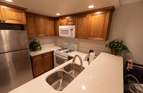 Hermosa Village House | Spacious Modern Anaheim condo 2bedrooms,2.5bathrooms -Ideal for 31+ day stays