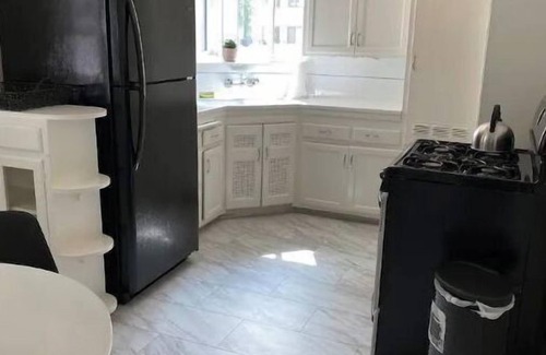 Sherman Oaks Apartment | Spacious Modern Apartment in Wonderful Area