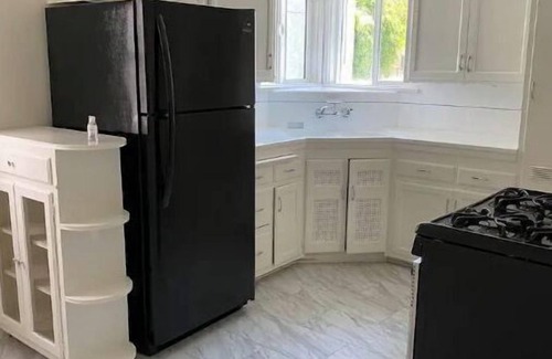Sherman Oaks Apartment | Spacious Modern Apartment in Wonderful Area