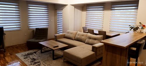 Kisela Voda Apartment | Spacious, Modern Apartment with a Great View