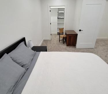 Mapleton Apartment | Spacious & Modern Apartment, close to Universities and Mountains