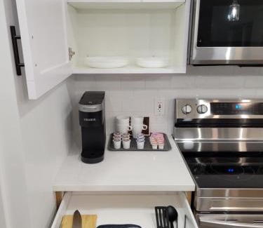 Mapleton Apartment | Spacious & Modern Apartment, close to Universities and Mountains