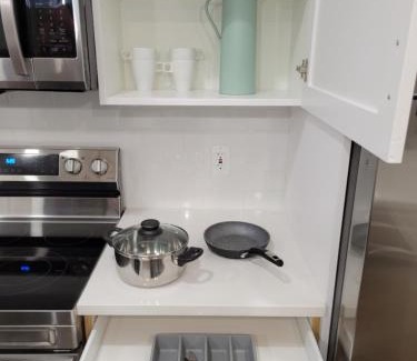 Mapleton Apartment | Spacious & Modern Apartment, close to Universities and Mountains
