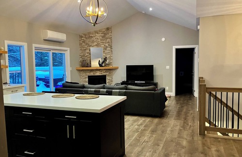 Tiny House | Spacious & Modern Bungalow on Cul-de-Sac: Large Deck, Wood Lot, Steps to Beach