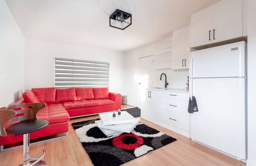 White Rock House | Spacious & Modern by the Beach ~ King & Queen Beds