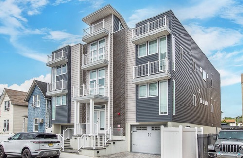 North Bergen House | Spacious Modern Condo NYC@Fingertips-A-