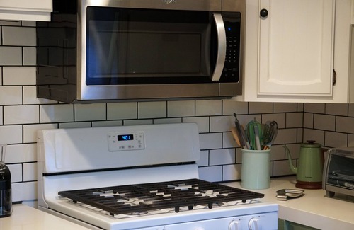 Los Feliz Apartment | Spacious, Modern Comfort at Griffith Park
