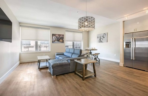 Central Business District Apartment | Spacious Modern Condo near French Quarter