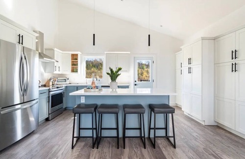 Wiarton Cottage | Spacious modern cottage with incredible views in the Bruce Peninsula