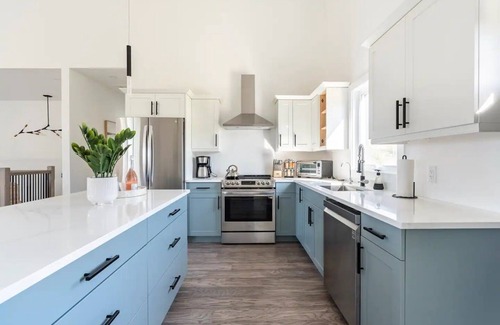 Wiarton Cottage | Spacious modern cottage with incredible views in the Bruce Peninsula