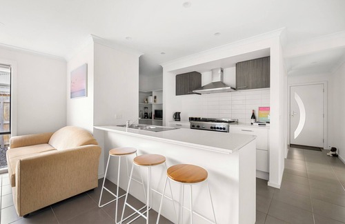St Leonards House | Spacious modern dog & family friendly home, close to the beach