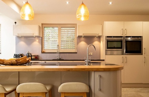 Pangbourne House | Spacious, Modern Family Home I Pass the Keys
