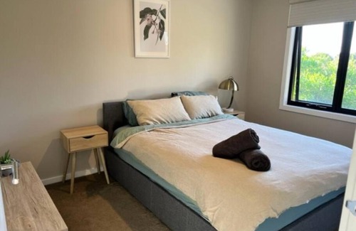 Loch Sport House | Spacious modern Gem Cozy Haven Lake & Beach oasis.